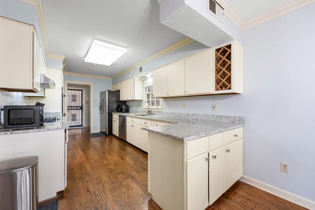 6631 POPLAR PIKE, Memphis, TN 38119