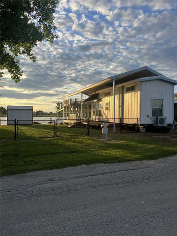 2054 Pelican Isle, Kerens, TX 75144