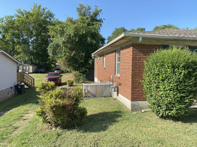 609 E 11th St, Columbia, TN 38401