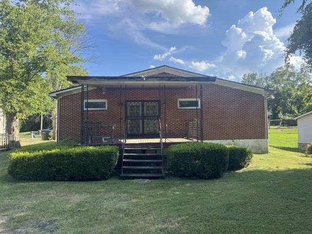 609 E 11th St, Columbia, TN 38401