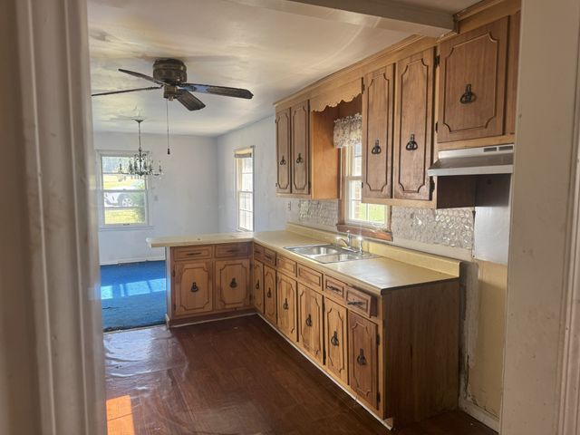 609 E 11th St, Columbia, TN 38401