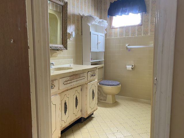 609 E 11th St, Columbia, TN 38401