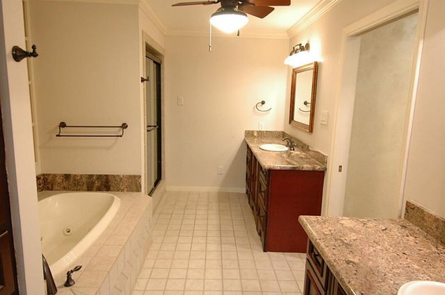 201 Vanderpool 64, Houston, TX 77024
