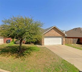 3112 Eastcrest Court, Fort Worth, TX 76105