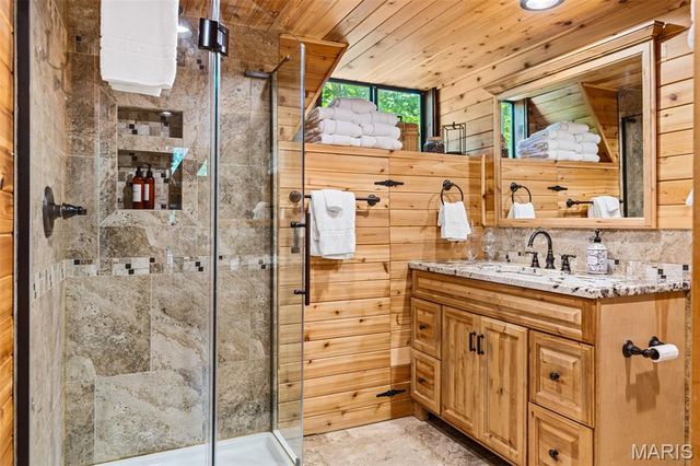 632 Wunderbar Point Drive, Innsbrook, MO 63390