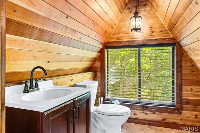 632 Wunderbar Point Drive, Innsbrook, MO 63390