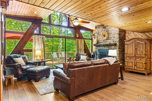 632 Wunderbar Point Drive, Innsbrook, MO 63390