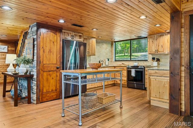632 Wunderbar Point Drive, Innsbrook, MO 63390