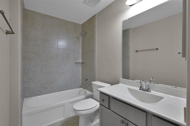 419 Stonebrook Lane, Conroe, TX 77304