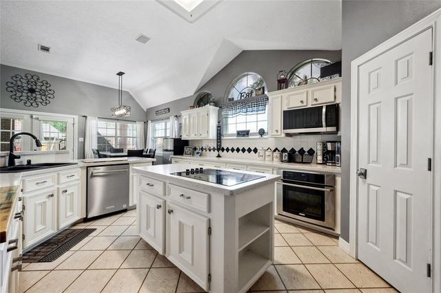 12402 Fisher Drive, Mont Belvieu, TX 77523