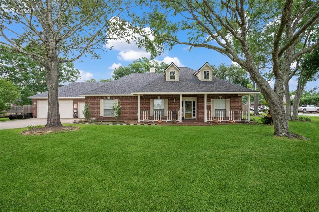 12402 Fisher Drive, Mont Belvieu, TX 77523