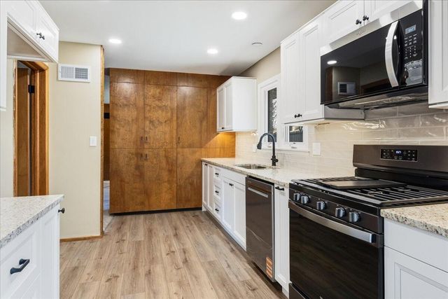 2435 S Brentwood Boulevard, Springfield, MO 65804