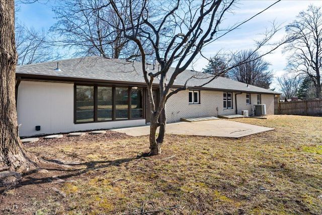 2435 S Brentwood Boulevard, Springfield, MO 65804