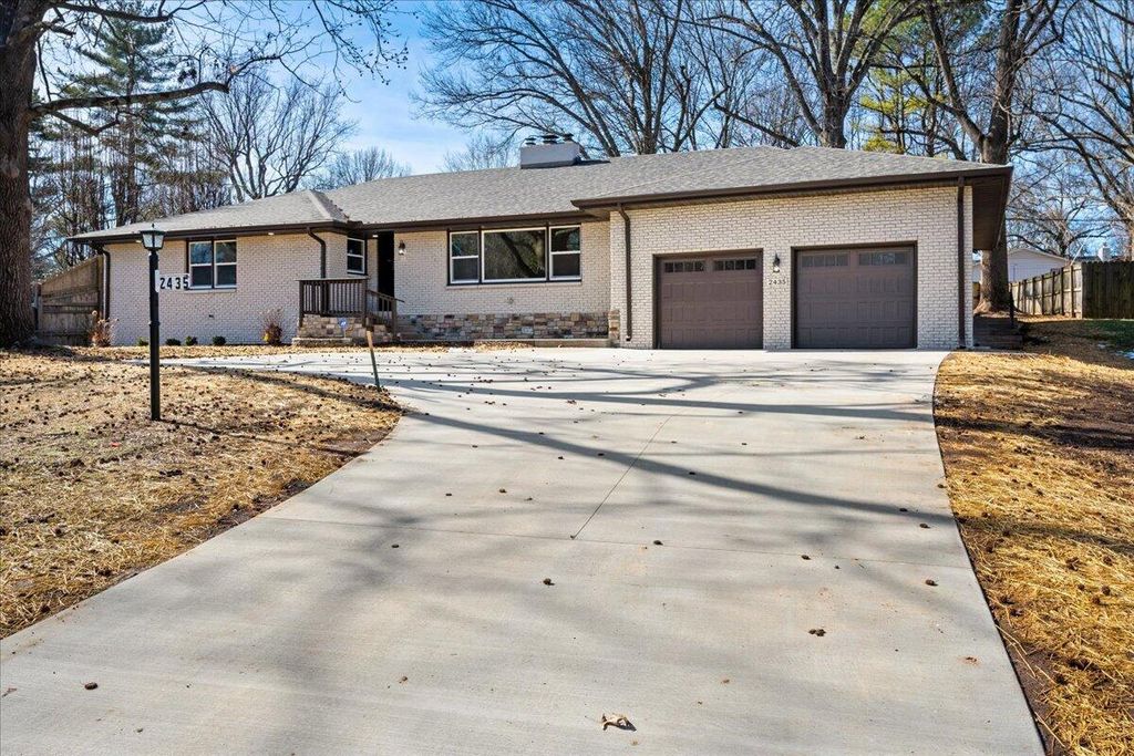 2435 S Brentwood Boulevard, Springfield, MO 65804