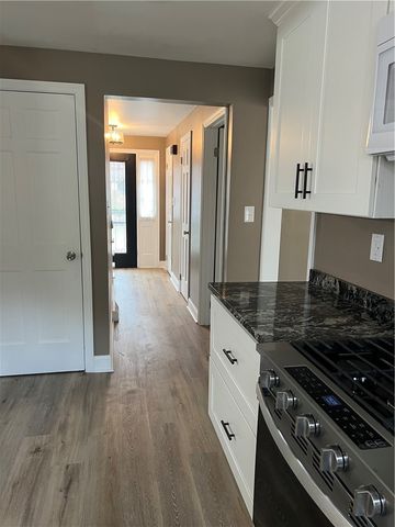 215 Black Oak Dr, Scott Twp, PA 15220