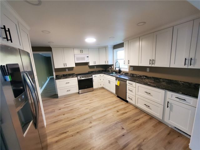 215 Black Oak Dr, Scott Twp, PA 15220