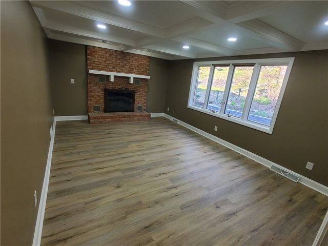 215 Black Oak Dr, Scott Twp, PA 15220
