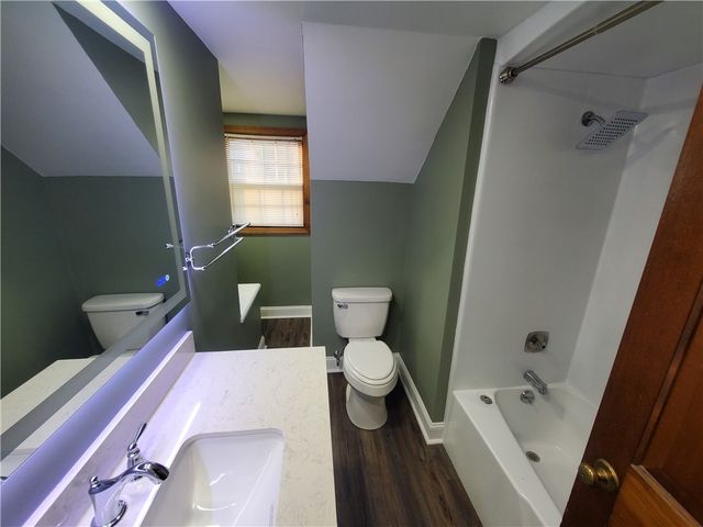 215 Black Oak Dr, Scott Twp, PA 15220