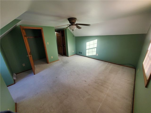 215 Black Oak Dr, Scott Twp, PA 15220