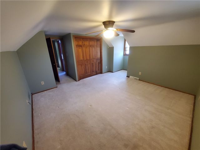 215 Black Oak Dr, Scott Twp, PA 15220