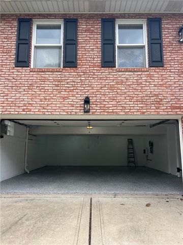 215 Black Oak Dr, Scott Twp, PA 15220