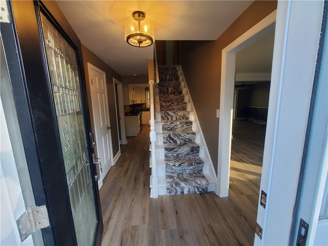 215 Black Oak Dr, Scott Twp, PA 15220