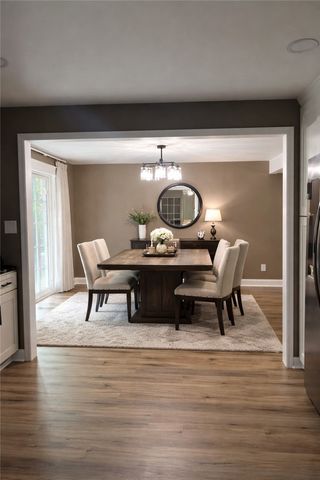 215 Black Oak Dr, Scott Twp, PA 15220