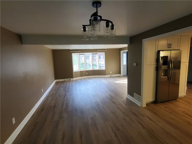 215 Black Oak Dr, Scott Twp, PA 15220