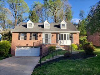 215 Black Oak Dr, Scott Twp, PA 15220