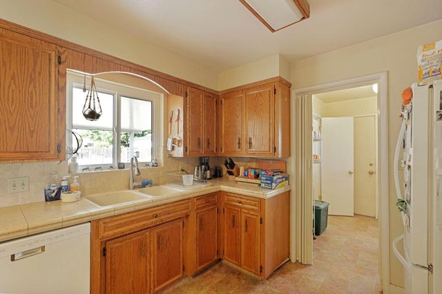 819 Sylvia Dr, Lodi, CA 95240
