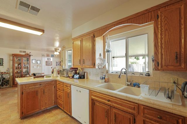 819 Sylvia Dr, Lodi, CA 95240