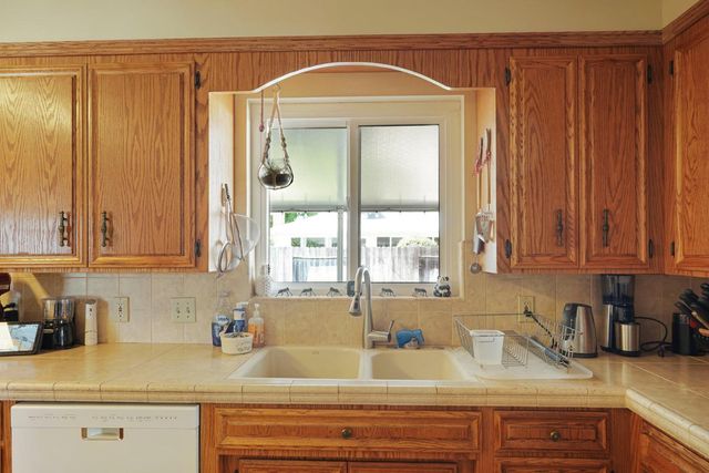 819 Sylvia Dr, Lodi, CA 95240