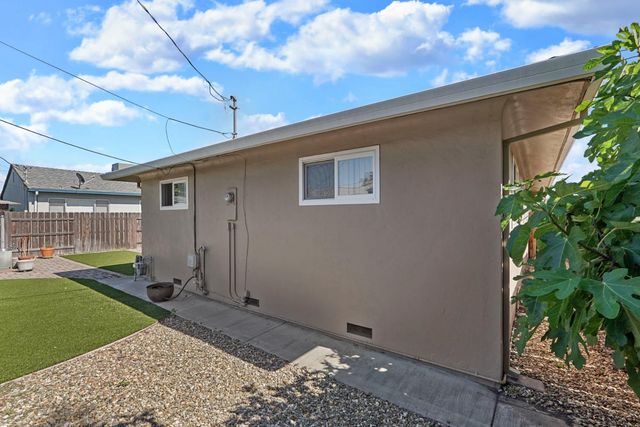 819 Sylvia Dr, Lodi, CA 95240