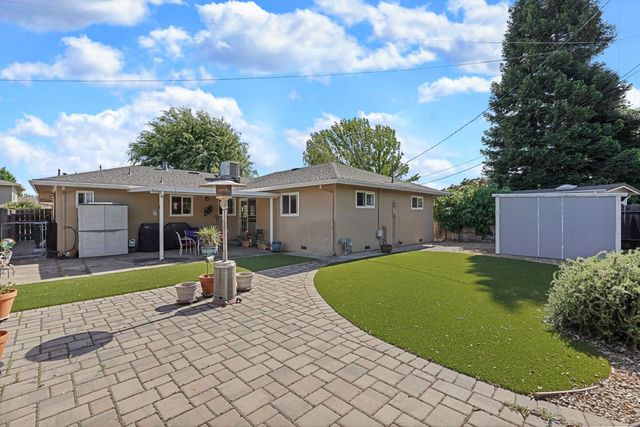 819 Sylvia Dr, Lodi, CA 95240
