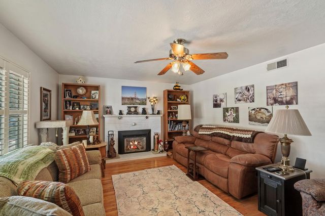 819 Sylvia Dr, Lodi, CA 95240