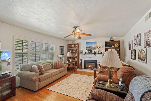 819 Sylvia Dr, Lodi, CA 95240