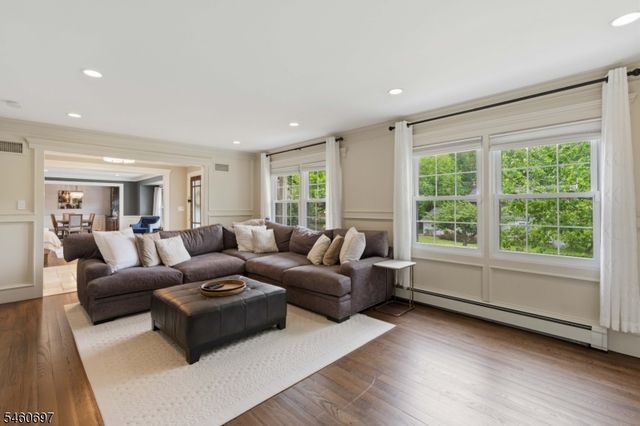15 Almroth Dr, Wayne Twp., NJ 07470