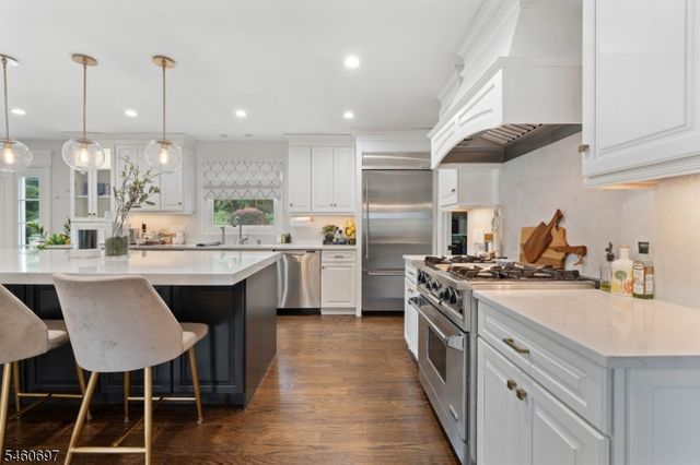 15 Almroth Dr, Wayne Twp., NJ 07470