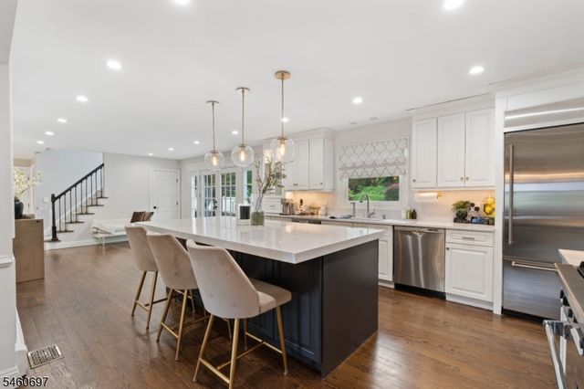 15 Almroth Dr, Wayne Twp., NJ 07470