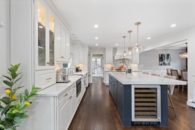 15 Almroth Dr, Wayne Twp., NJ 07470
