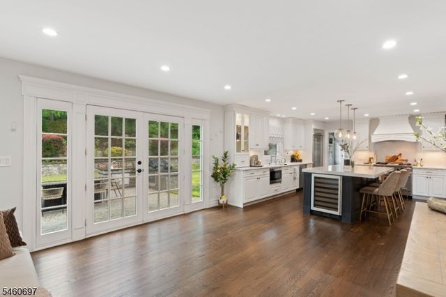 15 Almroth Dr, Wayne Twp., NJ 07470