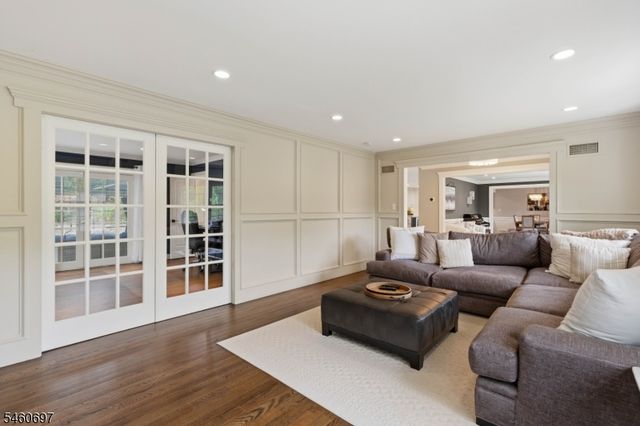 15 Almroth Dr, Wayne Twp., NJ 07470