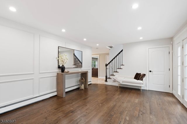 15 Almroth Dr, Wayne Twp., NJ 07470