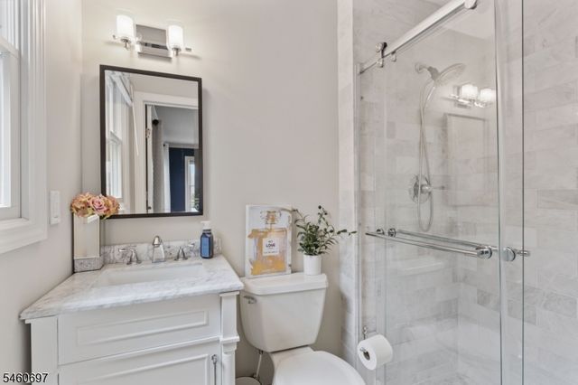 15 Almroth Dr, Wayne Twp., NJ 07470