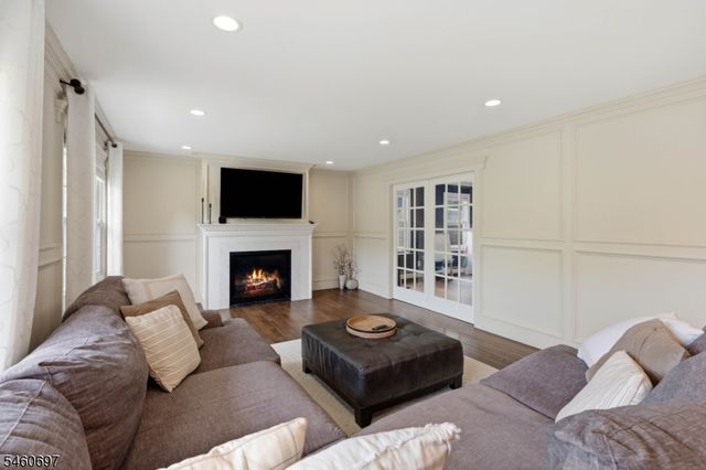 15 Almroth Dr, Wayne Twp., NJ 07470