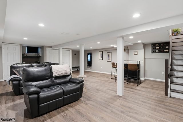 15 Almroth Dr, Wayne Twp., NJ 07470