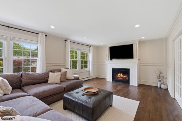 15 Almroth Dr, Wayne Twp., NJ 07470