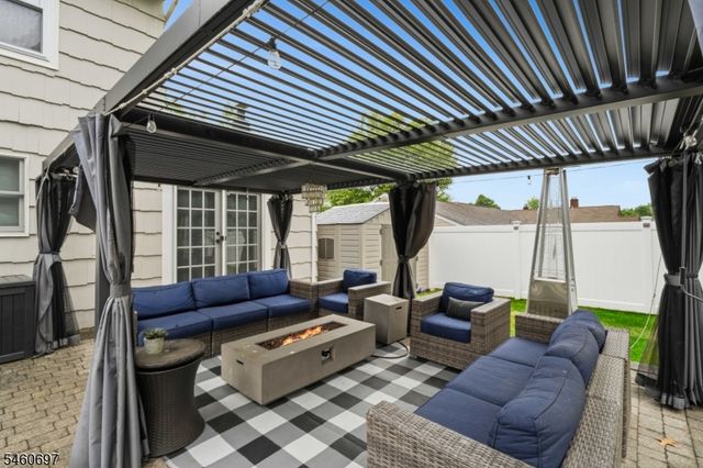 15 Almroth Dr, Wayne Twp., NJ 07470