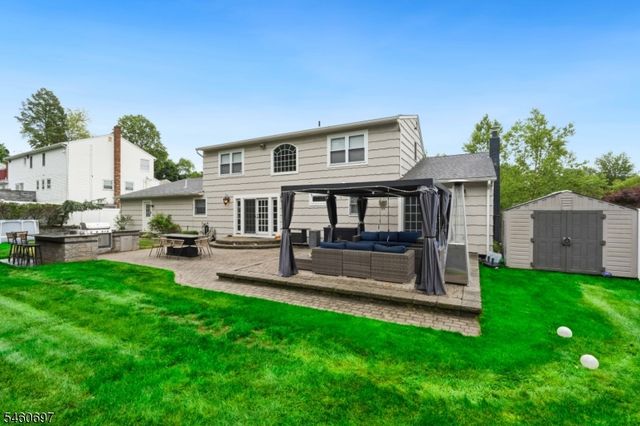 15 Almroth Dr, Wayne Twp., NJ 07470