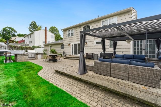 15 Almroth Dr, Wayne Twp., NJ 07470